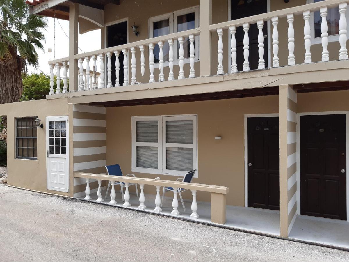 Moomba Beach Club Blue Bay Exterior photo
